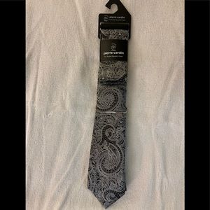 Mens tie and hanky set